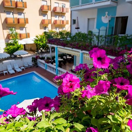 Hotel Villa Dei Fiori - Sul Mare Con Piscina Viserbella di Rimini ภายนอก รูปภาพ