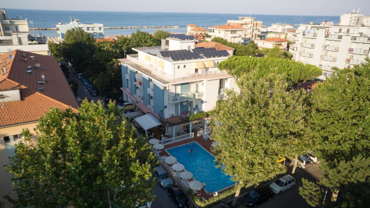 Hotel Villa Dei Fiori - Sul Mare Con Piscina Viserbella di Rimini ภายนอก รูปภาพ