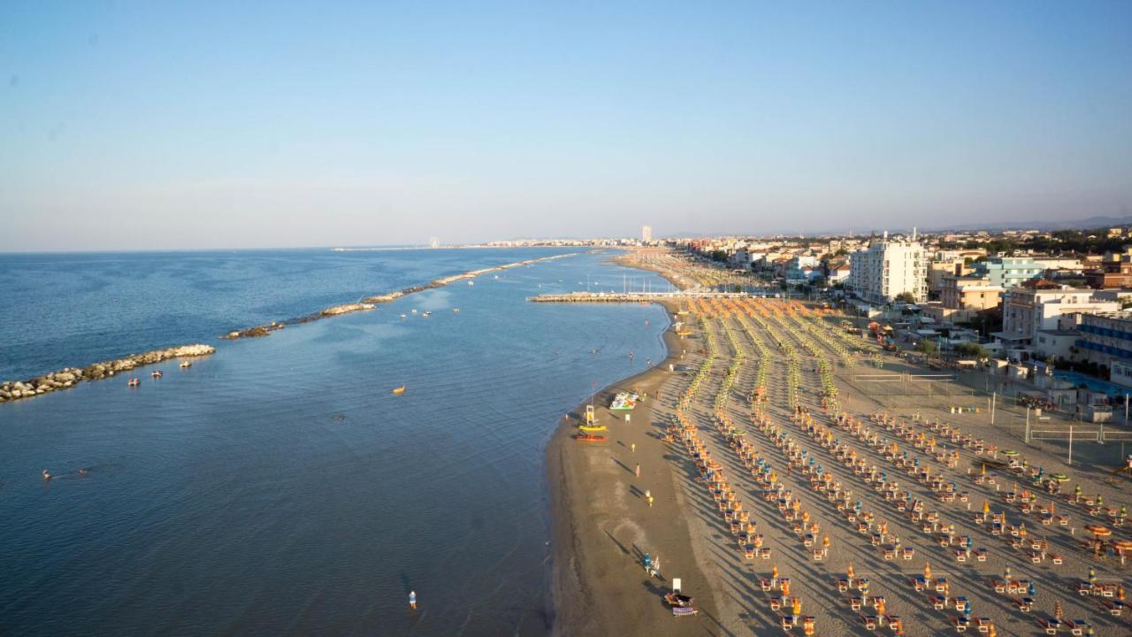 Hotel Villa Dei Fiori - Sul Mare Con Piscina Viserbella di Rimini ภายนอก รูปภาพ