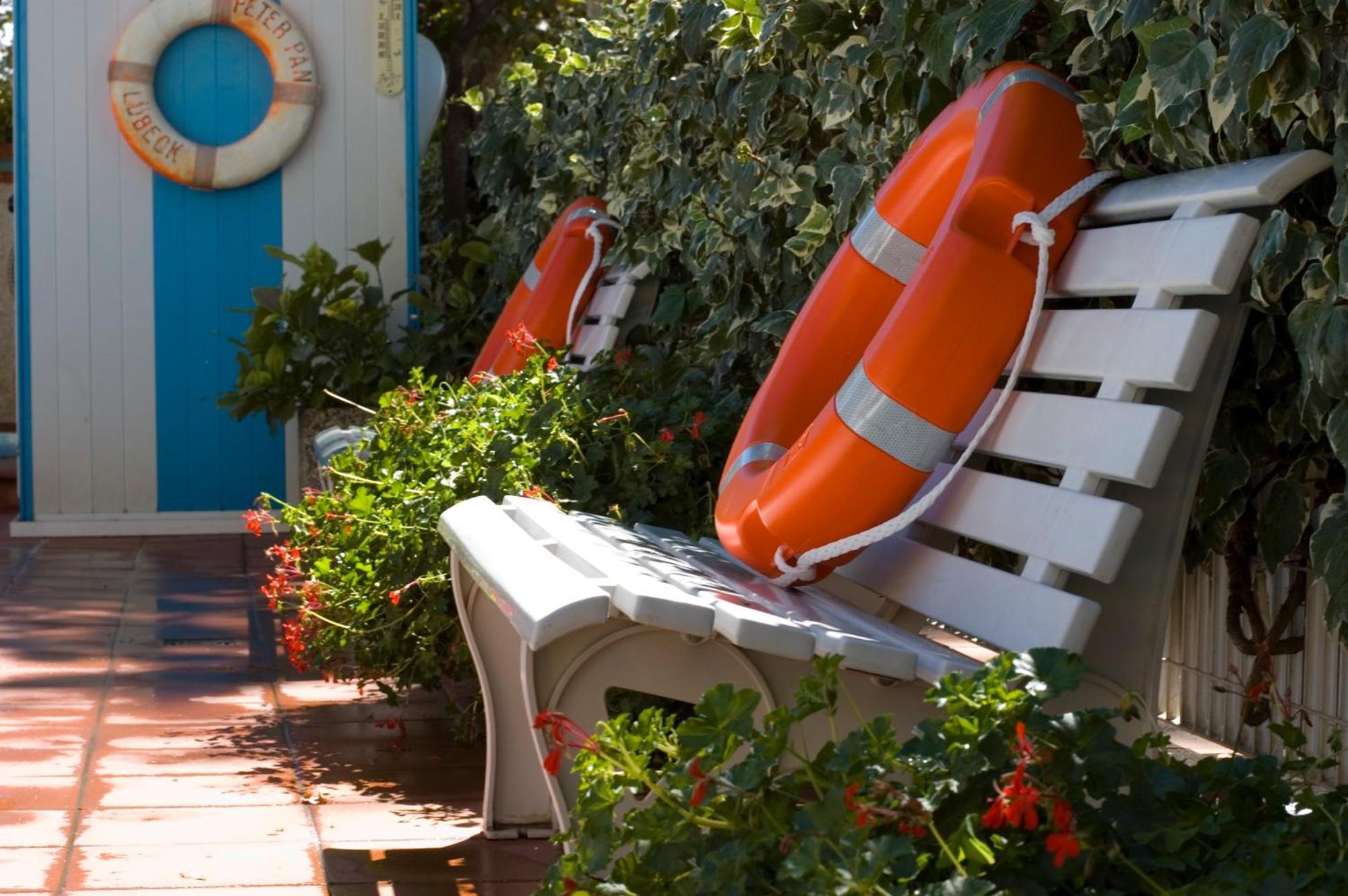 Hotel Villa Dei Fiori - Sul Mare Con Piscina Viserbella di Rimini ภายนอก รูปภาพ